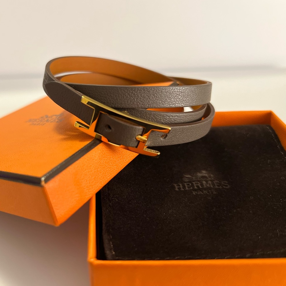 Hermés Behapi Double Tour bracelet. Leather strap with gold hardware.